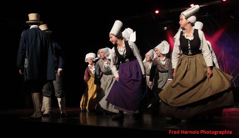 Danseurs et danseuses lors d'une représentation